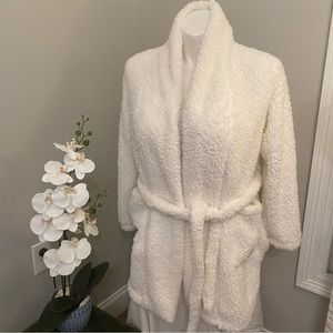 Natori White Eyelash Plush short Robe with waist-tie and front patch pockets